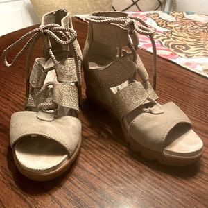 Sorel Joan wedge sandals size 6.5 taupe/gold suede